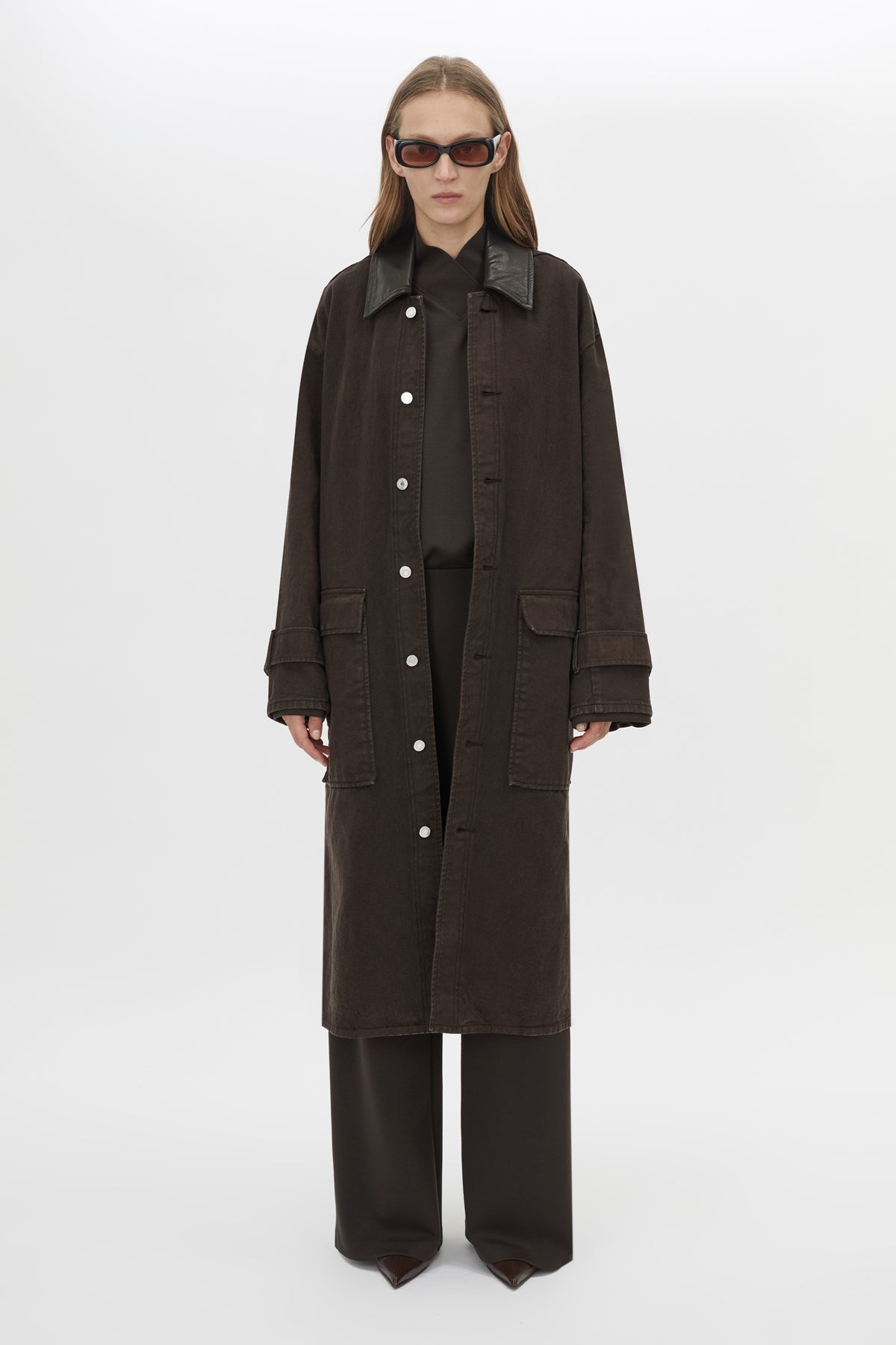 Styled view CAMILLA AND MARC Bessette mid-rise lounge pant in brown with internal elasticated waistband.