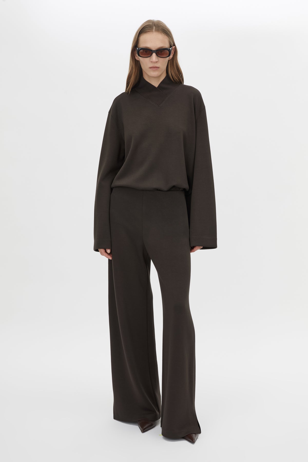 Front view CAMILLA AND MARC Bessette mid-rise lounge pant in brown with internal elasticated waistband.