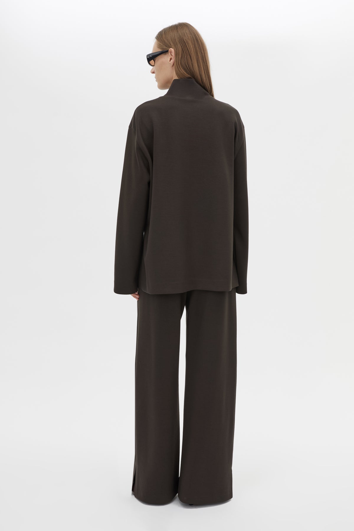 Back view CAMILLA AND MARC Bessette mid-rise lounge pant in brown with internal elasticated waistband.