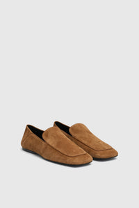 Three-quarter view CAMILLA AND MARC Carolyn Loafer in Tan Italian leather with square toe and slip‑on design.  