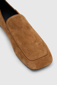 Cropped view CAMILLA AND MARC Carolyn Loafer in Tan Italian leather with square toe and slip‑on design.  