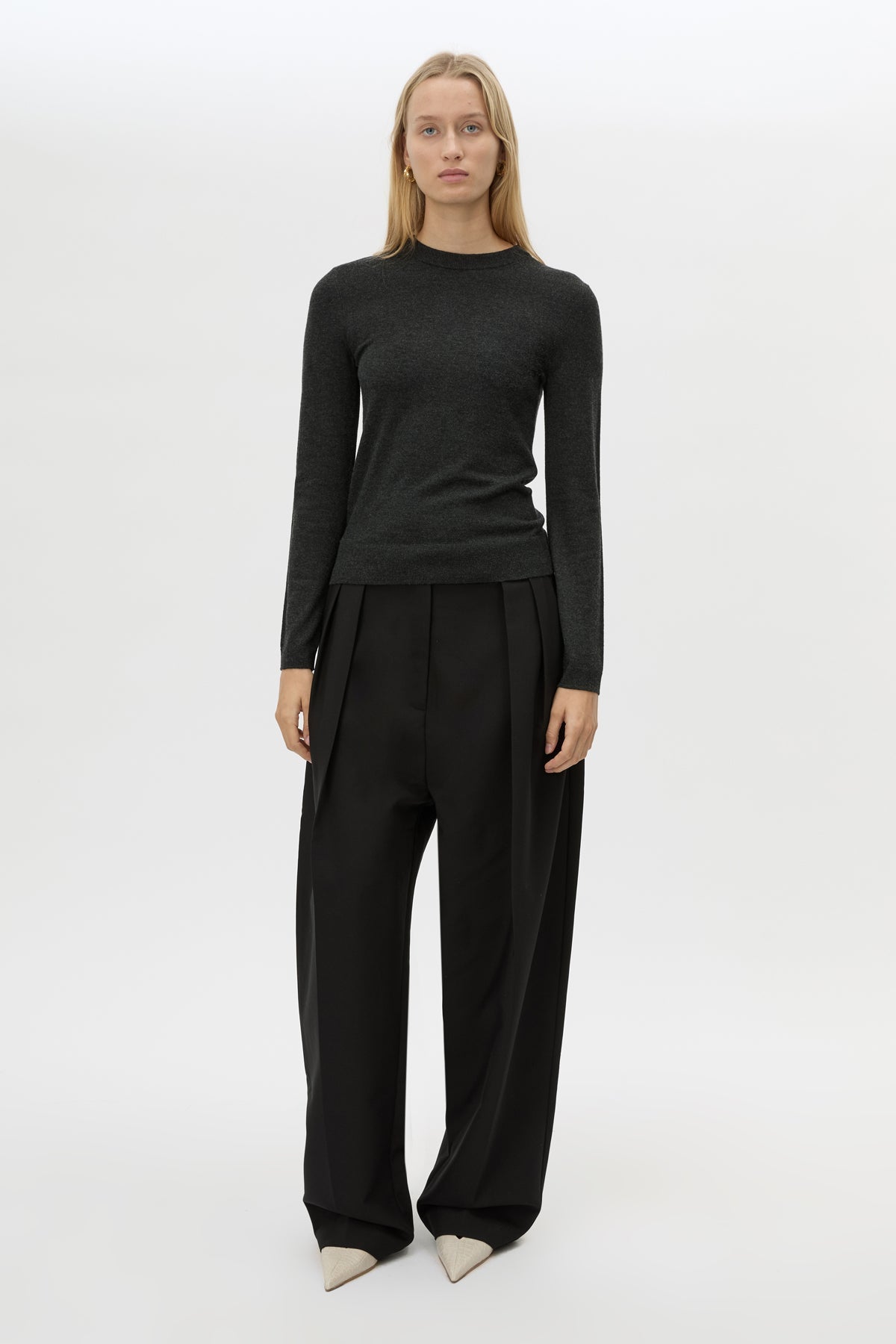 Front view CAMILLA AND MARC Esme Knit Sweater in Graphite Grey with crew neckline, ribbed trims and single‑jersey knit.