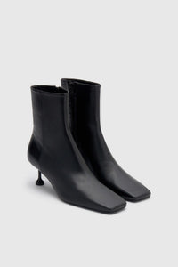 Three-quarter view CAMILLA AND MARC Hudson Mid‑Calf Boot in Black Nappa leather, made in Italy.