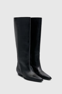 Ghost three-quarter view CAMILLA AND MARC Rowan Knee Boot in Black tumbled‑look Italian cow leather.