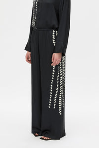 Cropped view CAMILLA AND MARC Suri Wide-Leg Pant in black suri print with mid‑rise fit.